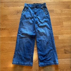 St. John’s Bay. Wide leg jean trouser with gold hardware detail. Size 8.